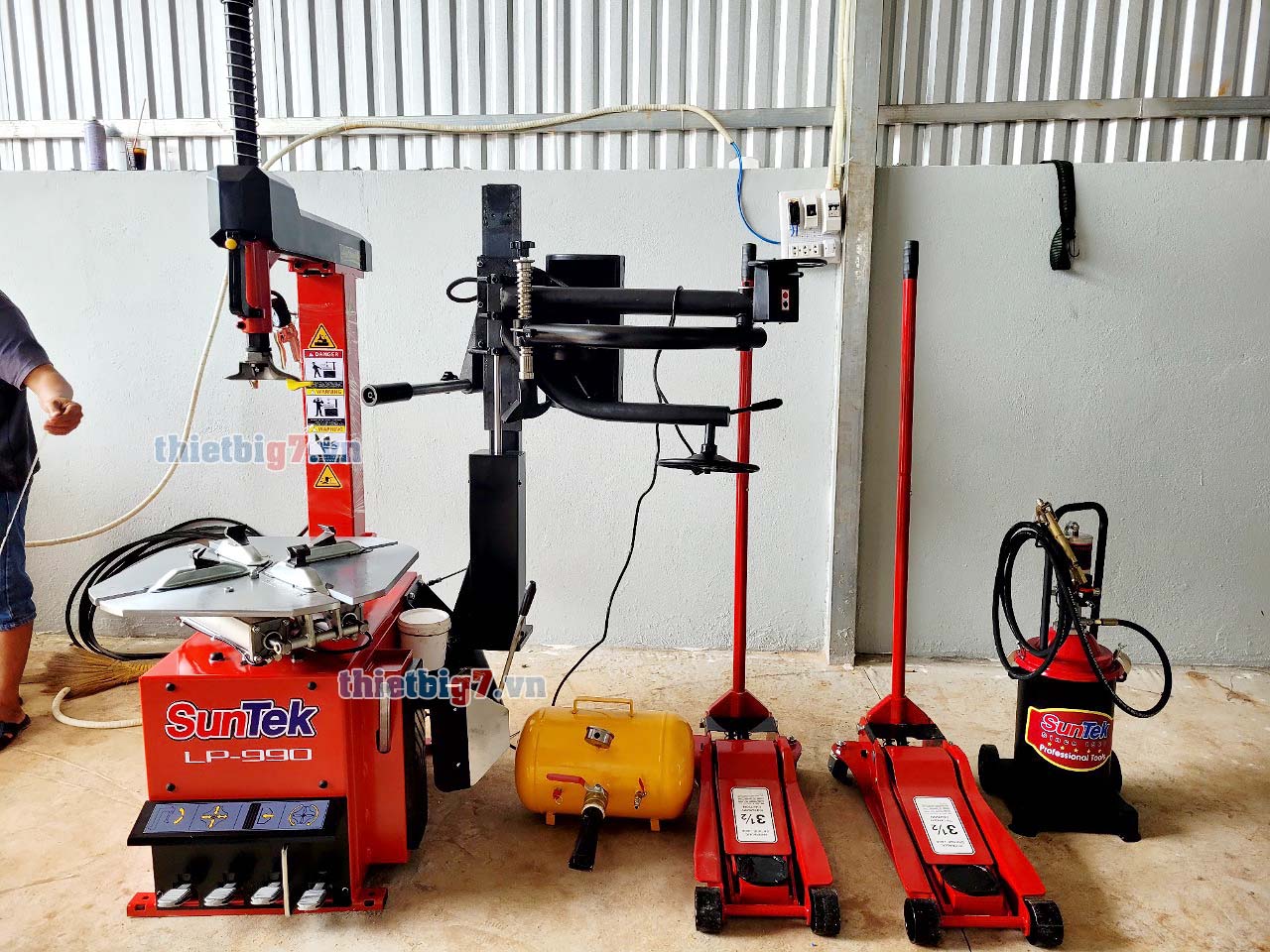 Hình ảnh bàn giao máy tháo vỏ xe SunTek LP-990 + 320