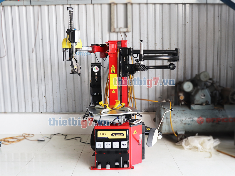 Máy Ra Vào Lốp Xe Ô Tô Tự Động Xsuper X306-GT, Có Bình Bơm Phụ Lốp Không Săm