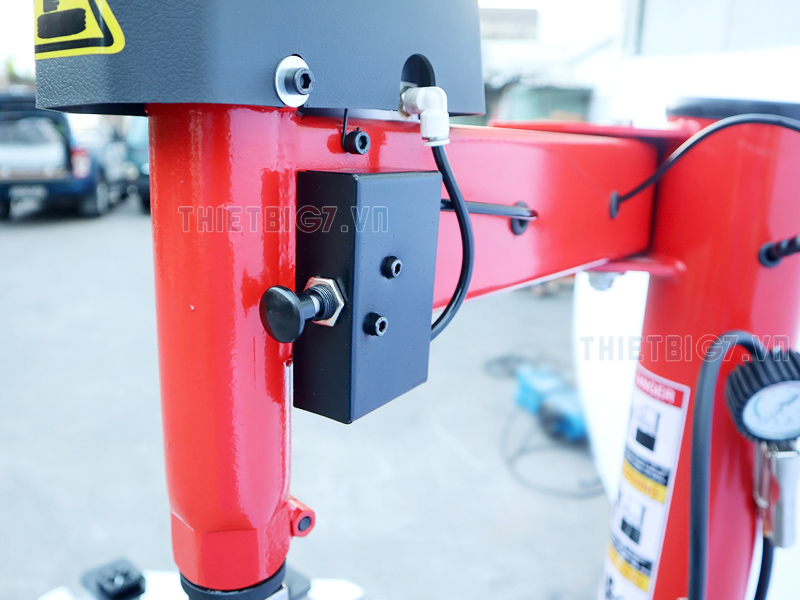 LP-806 trang bị Lock cần mỏ vịt bằng khí nén