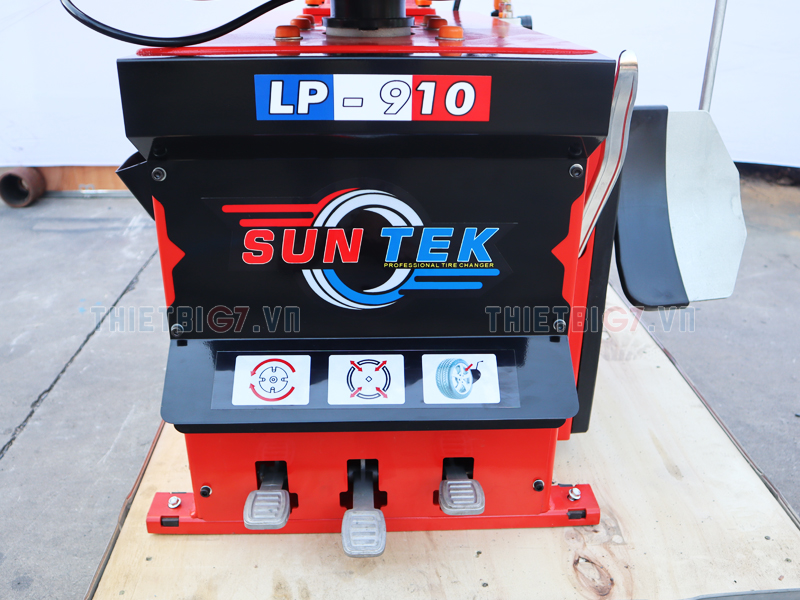 Mặt trước máy tháo vỏ xe SunTek LP-910