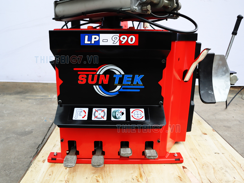 Mặt trước máy tháo vỏ xe sunTek LP-990
