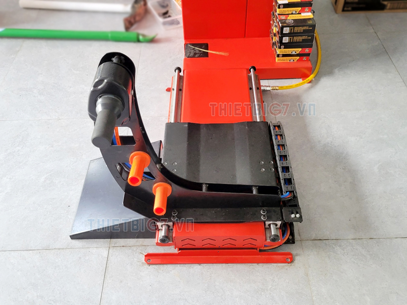 Thiết Bị Nâng Hạ Lốp Xe Cho Máy Cân Bằng Lốp
