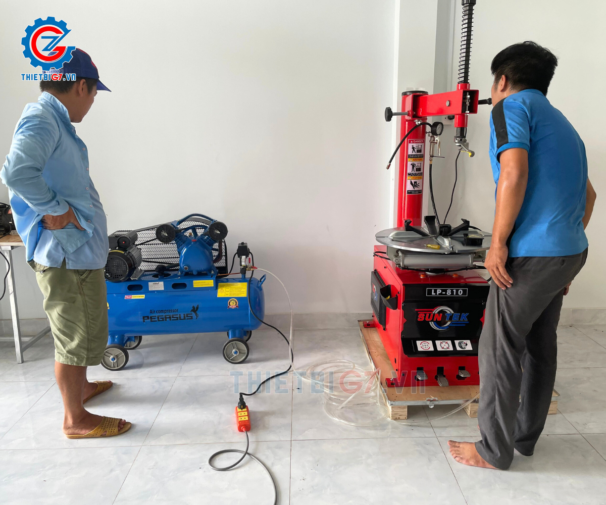 Máy tháo vỏ xe tay ga và du lịch SUNTEK tiêu chuẩn Ý