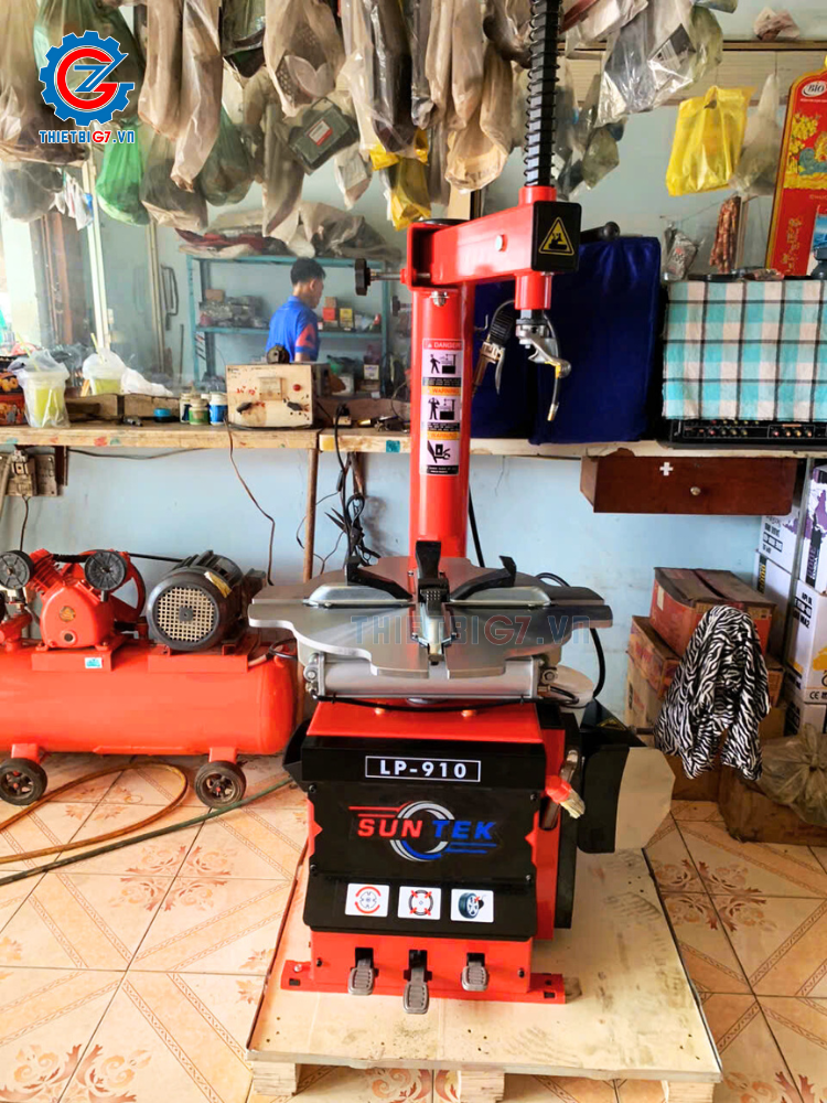 Máy ra lốp xe SUNTEK công nghệ tiêu chí Ý