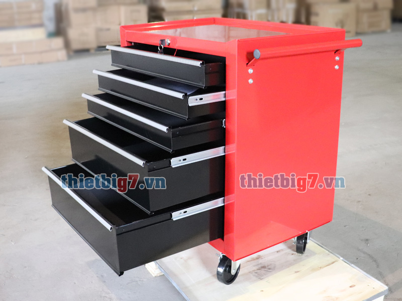 Từng ngăn tủ có lót thảm chống trày và va đập
