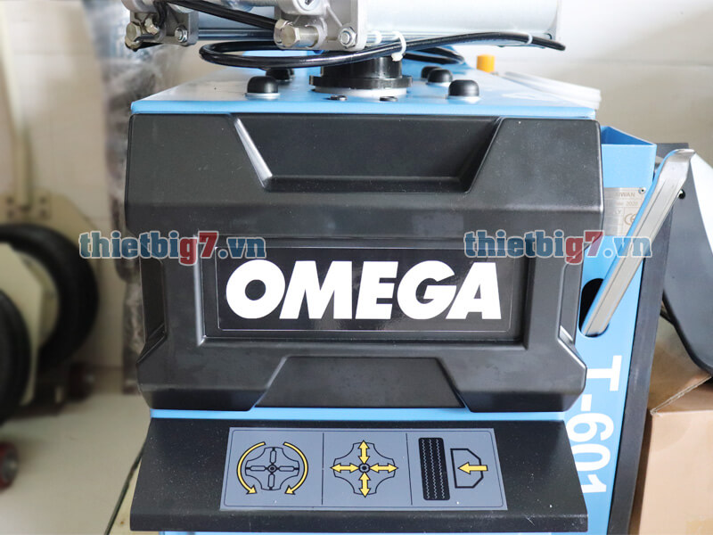logo-omega-duoc-dat-truoc-may-thao-vo