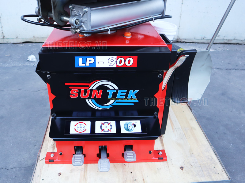 Mặt trước máy tháo vỏ xe SunTek LP-900