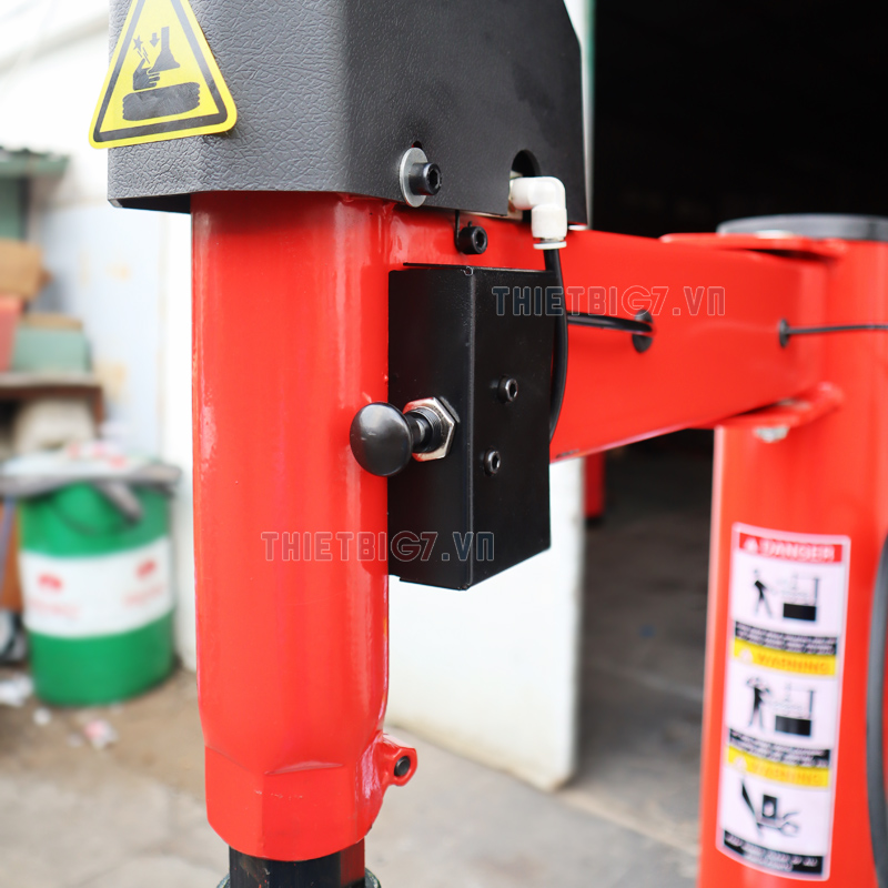 Máy sử dụng Khóa cần mỏ vịt bằng khí nén