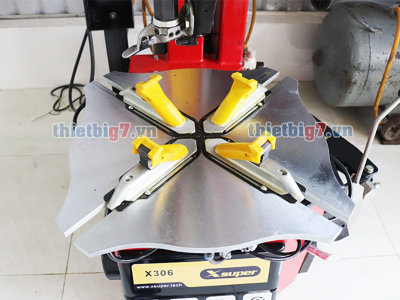 Mâm kẹp 10-24"