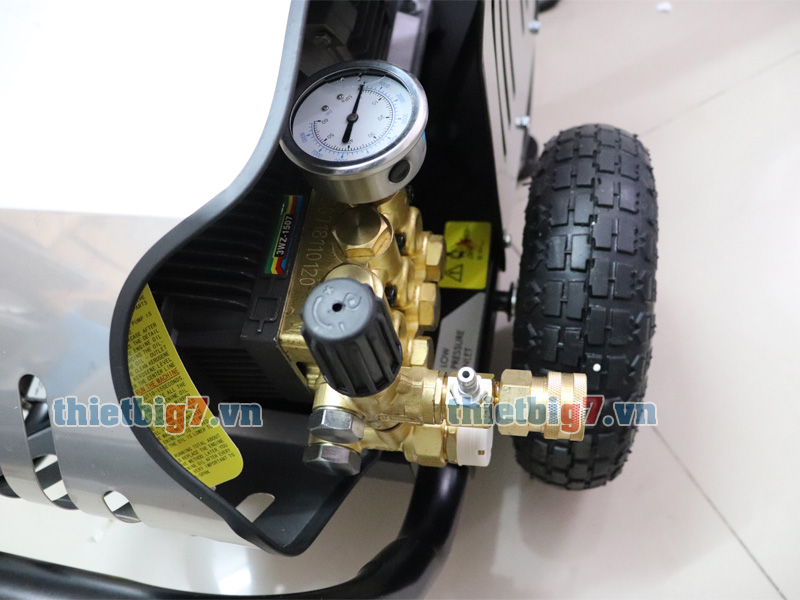 Đầu phun cao áp, đồng hồ báo áp lực