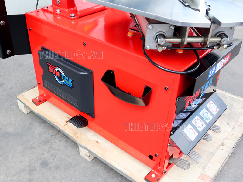 Bên hong thiết kế tay nắm và trang bị học để phụ kiện vá vỏ