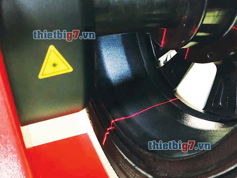 Laser định vị vị trí không cân bằng lốp nhanh chóng và chính xác. Đảm bảo đo lường chính xác hơn.