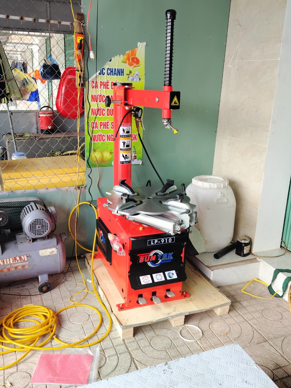 Mua máy tháo vỏ xe tay ga nên chọn thương hiệu SUNTEK