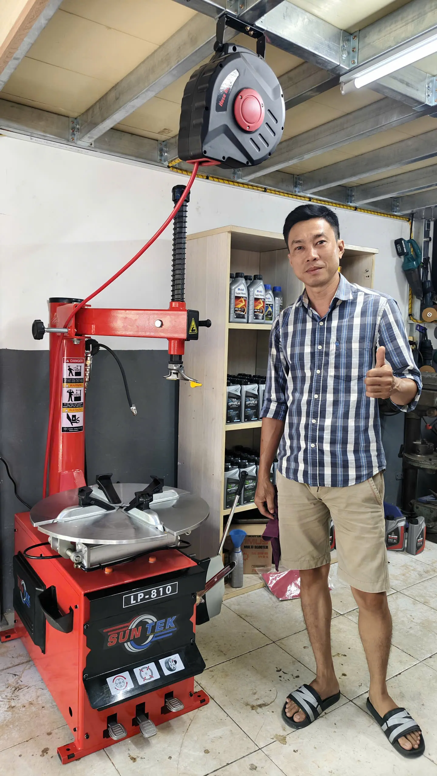 Lắp đặt máy ra vào lốp chuyên nghiệp