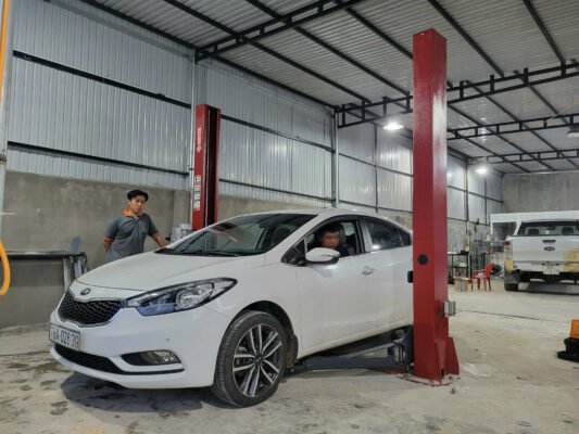 Khả năng Vận Hành Mạnh Mẽ Cầu Nâng 2 Trụ Cổng Dưới SUNTEK 4000D