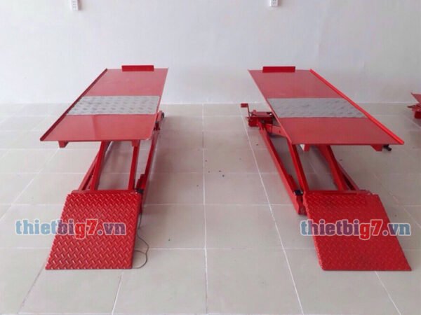 Bàn Nâng Xe Máy Đạp Chân