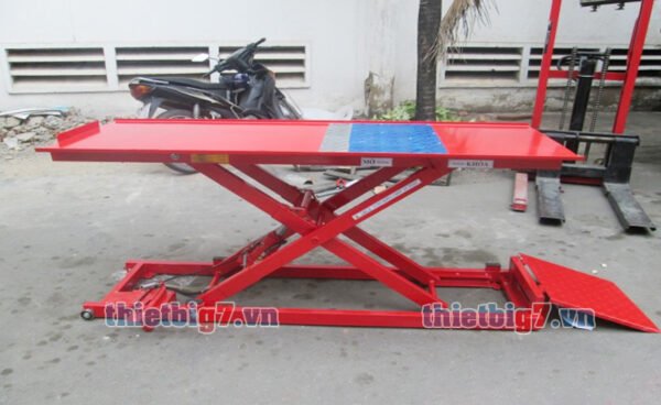 Bàn Nâng Xe Máy Đạp Chân - Hình Ảnh Thực Tế