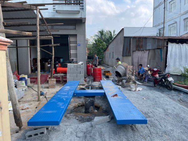 Cầu Nâng 1 Trụ Rửa Xe Ô Tô Ấn Độ Âm Nền Mặt Bàn Chữ H