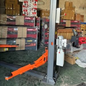 Cấu tạo chi tiết của cầu nâng 2 trụ giằng trên, giúp không gian làm việc dưới gầm xe thông thoáng.