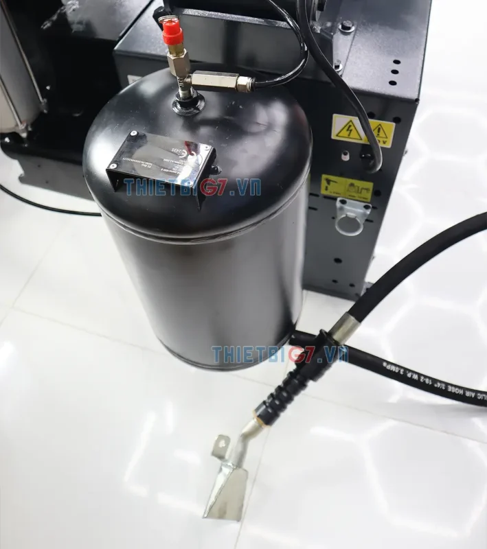 Bình kích phụ kèm theo máy