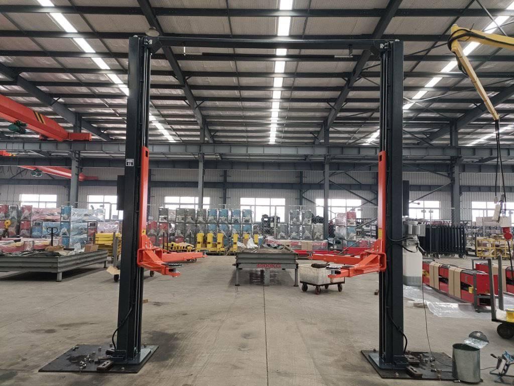 Cầu Nâng 2 Trụ Cổng Trên Tại Nhà Náy Sản Xuất