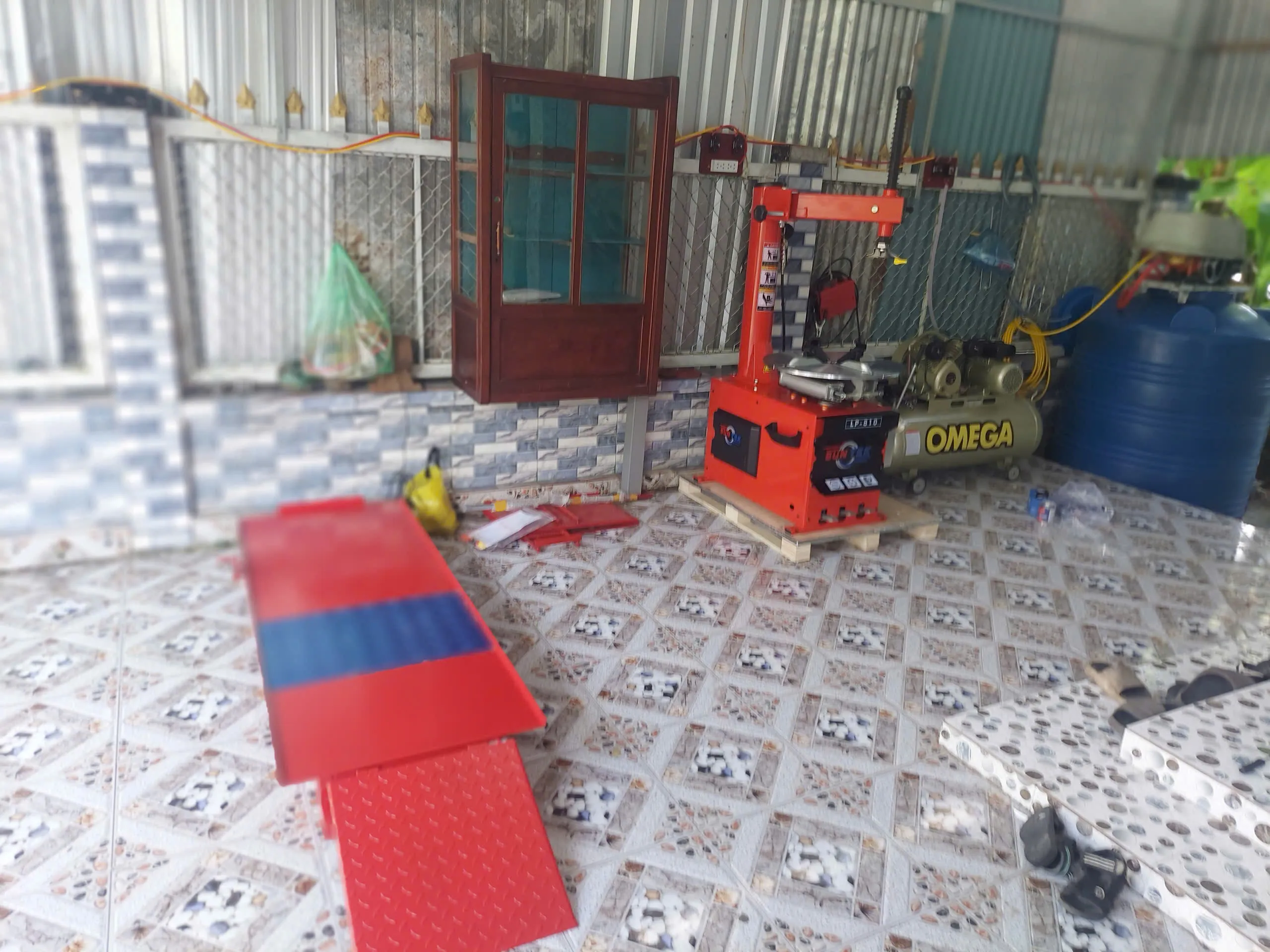 Bàn giao trọn bộ thiết bị sửa xe máy