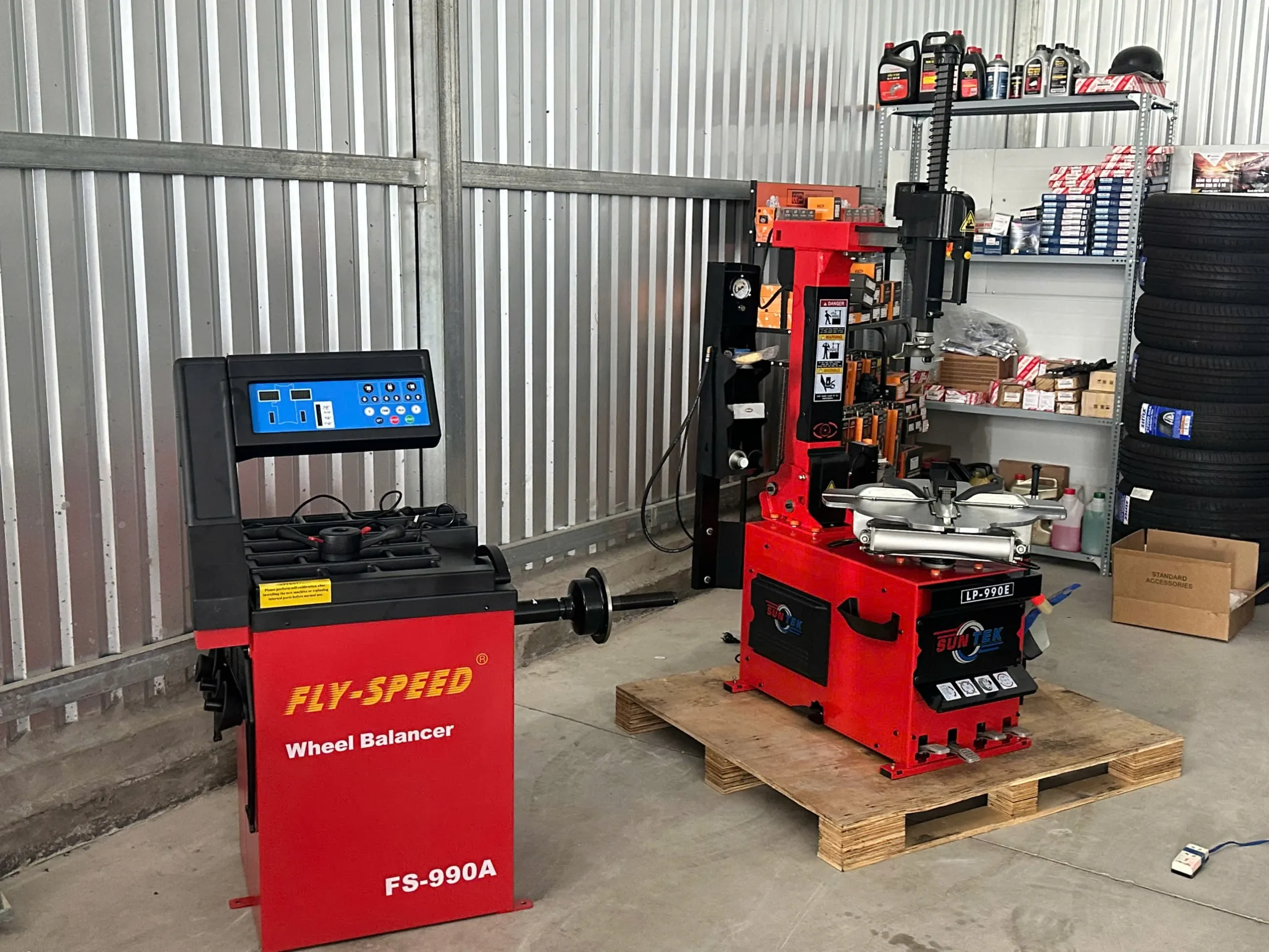 Bàn giao máy 990E tại Bình Phước