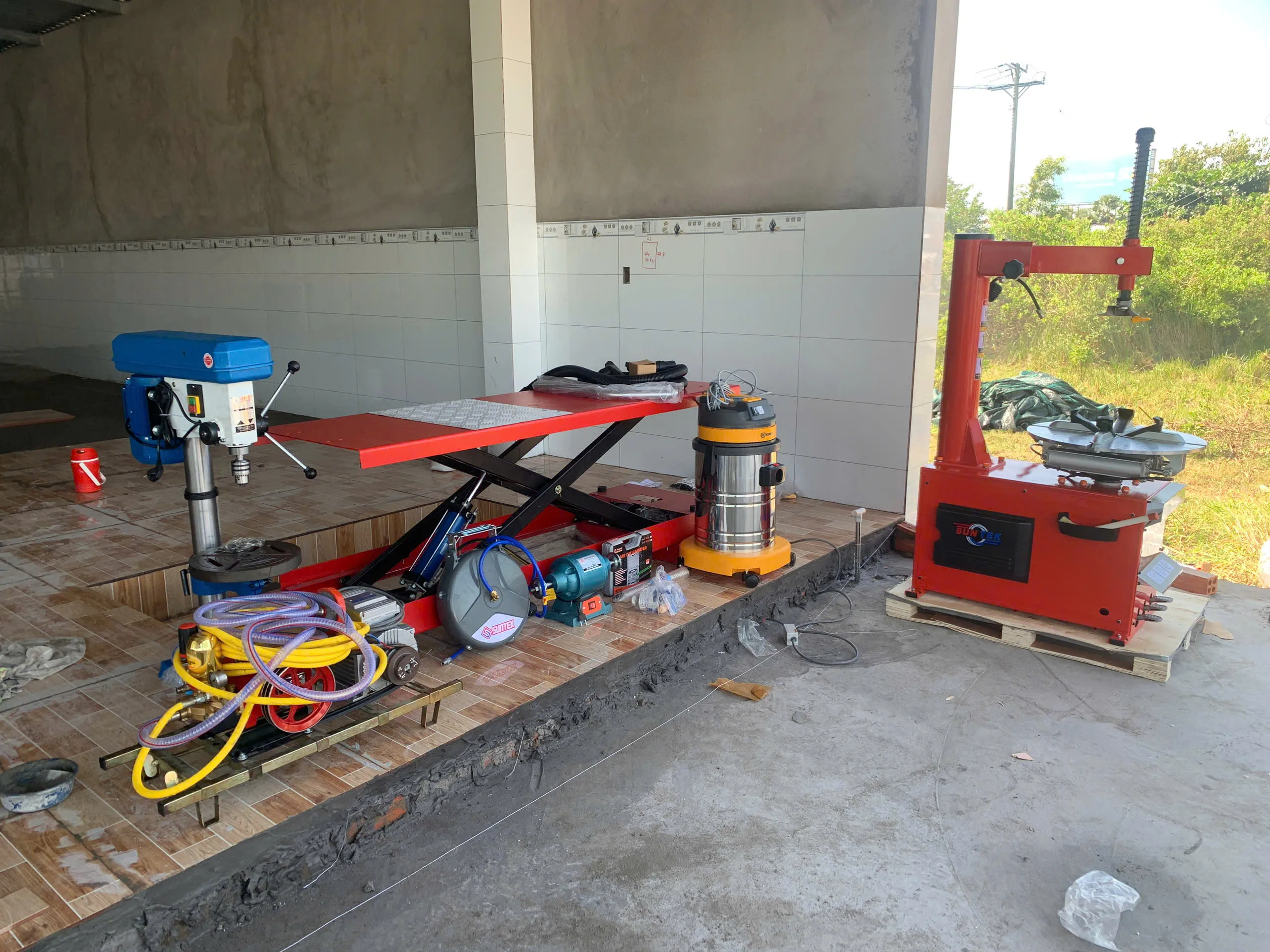 Hoàn thiện lắp đặt bàn nâng