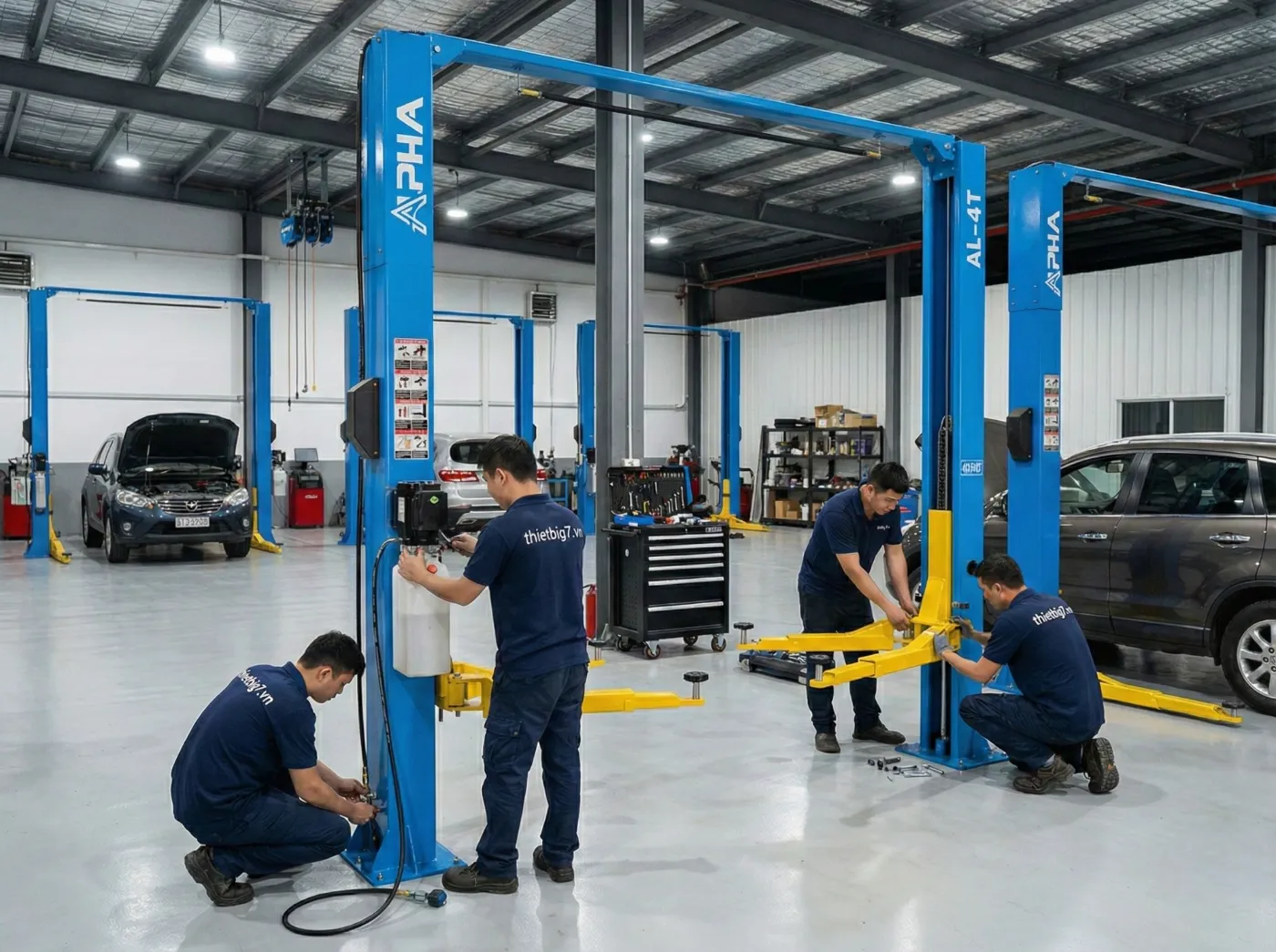 Hình ảnh thực tế lắp đặt cầu nâng ô tô 2 trụ Alpha AL-4T bởi đội ngũ Thiết Bị G7