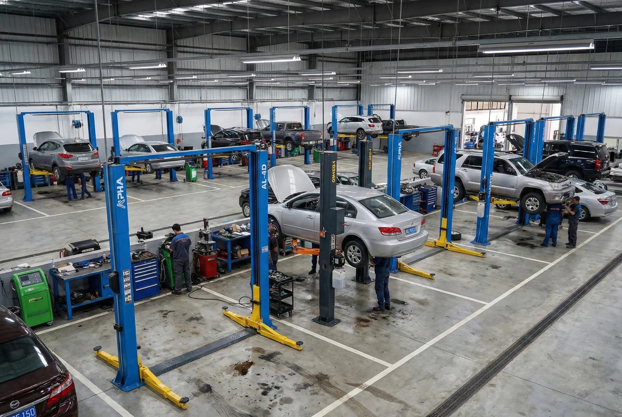 Cầu nâng 2 trụ tại 1 gara sửa xe ô tô