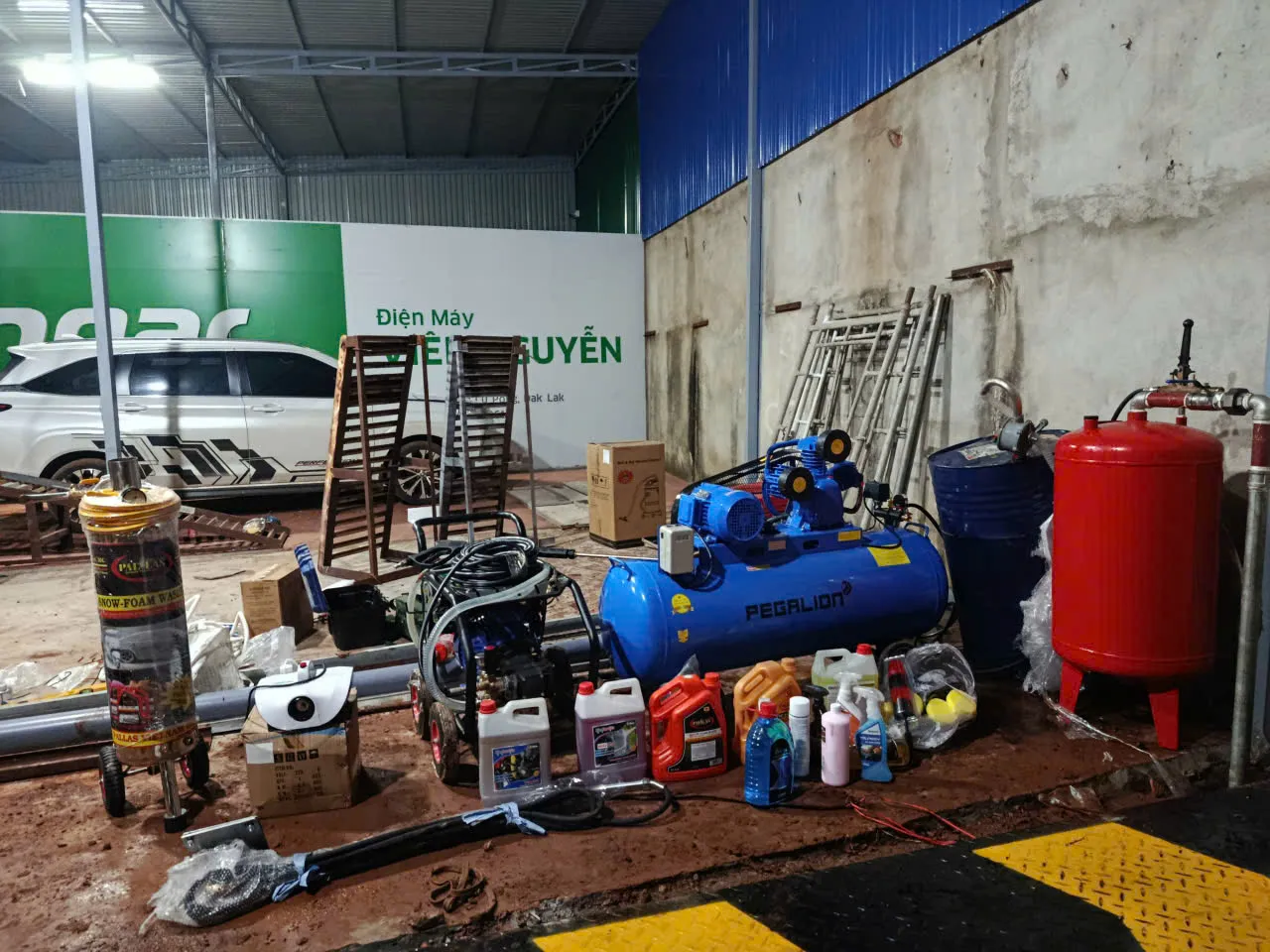 Máy nén khí và máy rửa xe cao áp cho tiệm rửa xe