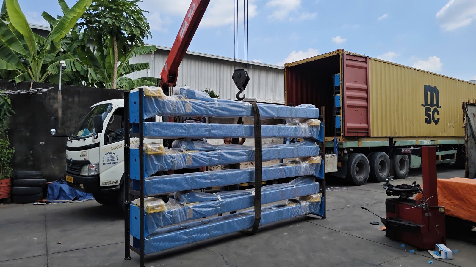 Lắp đặt cầu nâng tận xưởng