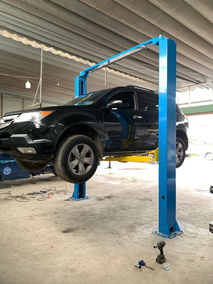 Bàn giao cầu nâng 2 trụ ALPHA AL-4T tại A Quan Bình Hưng Hoà