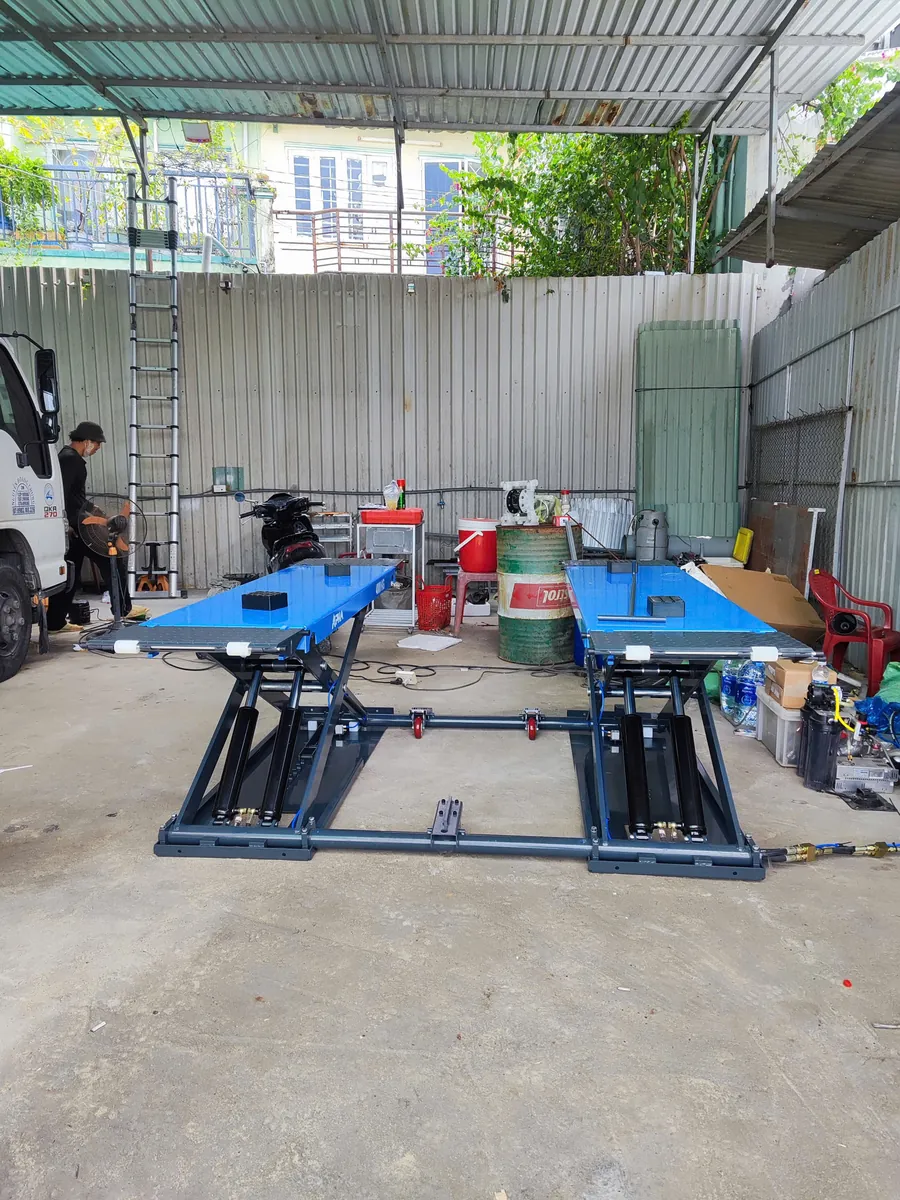 Lắp đặt cầu nâng ô tô di động ALPHA AL-4XD tại gara A Hưng Hóc Môn