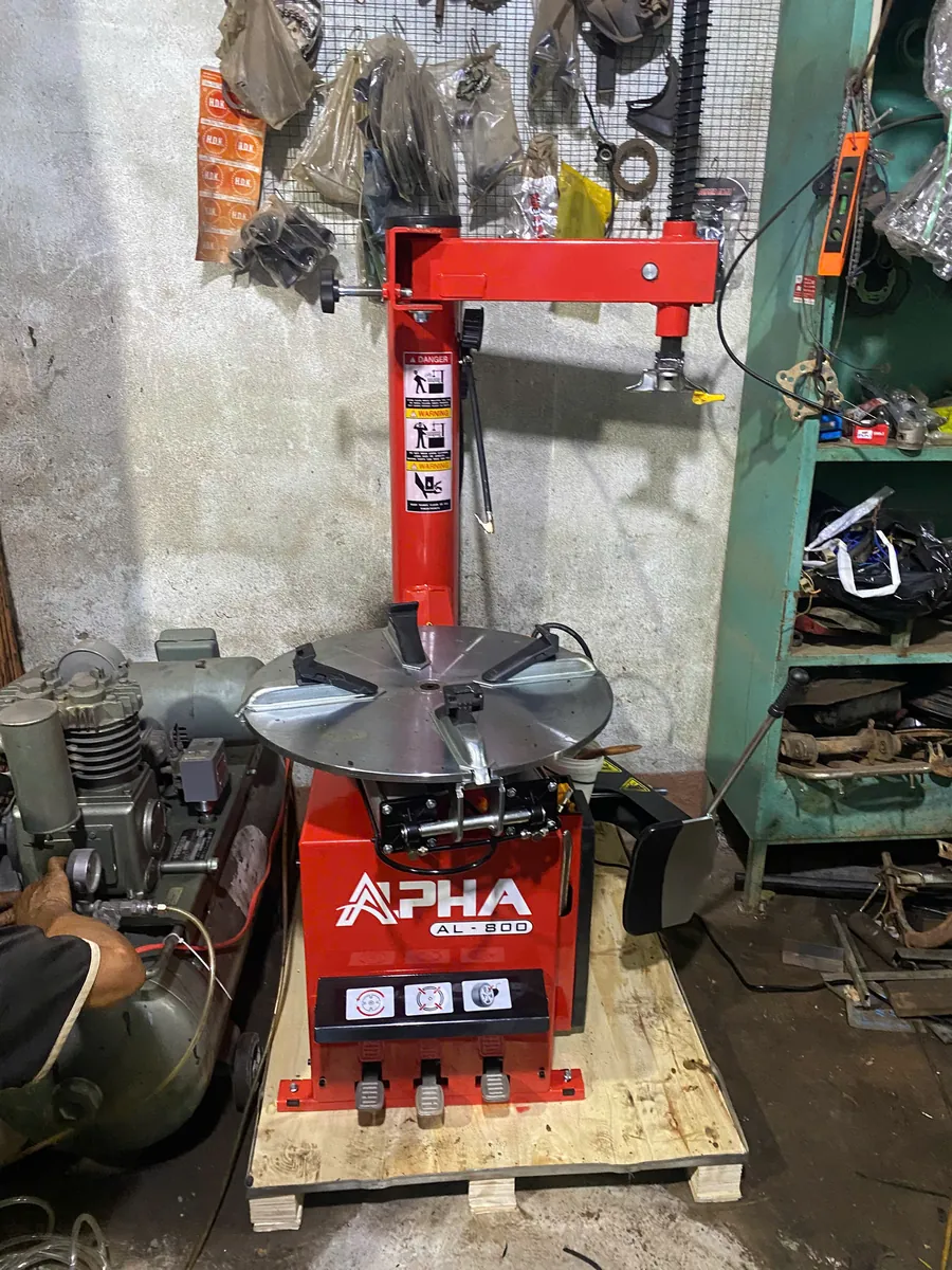 Máy ra vào lốp Alpha AL-800 chính hãng tại kho Thiết Bị G7