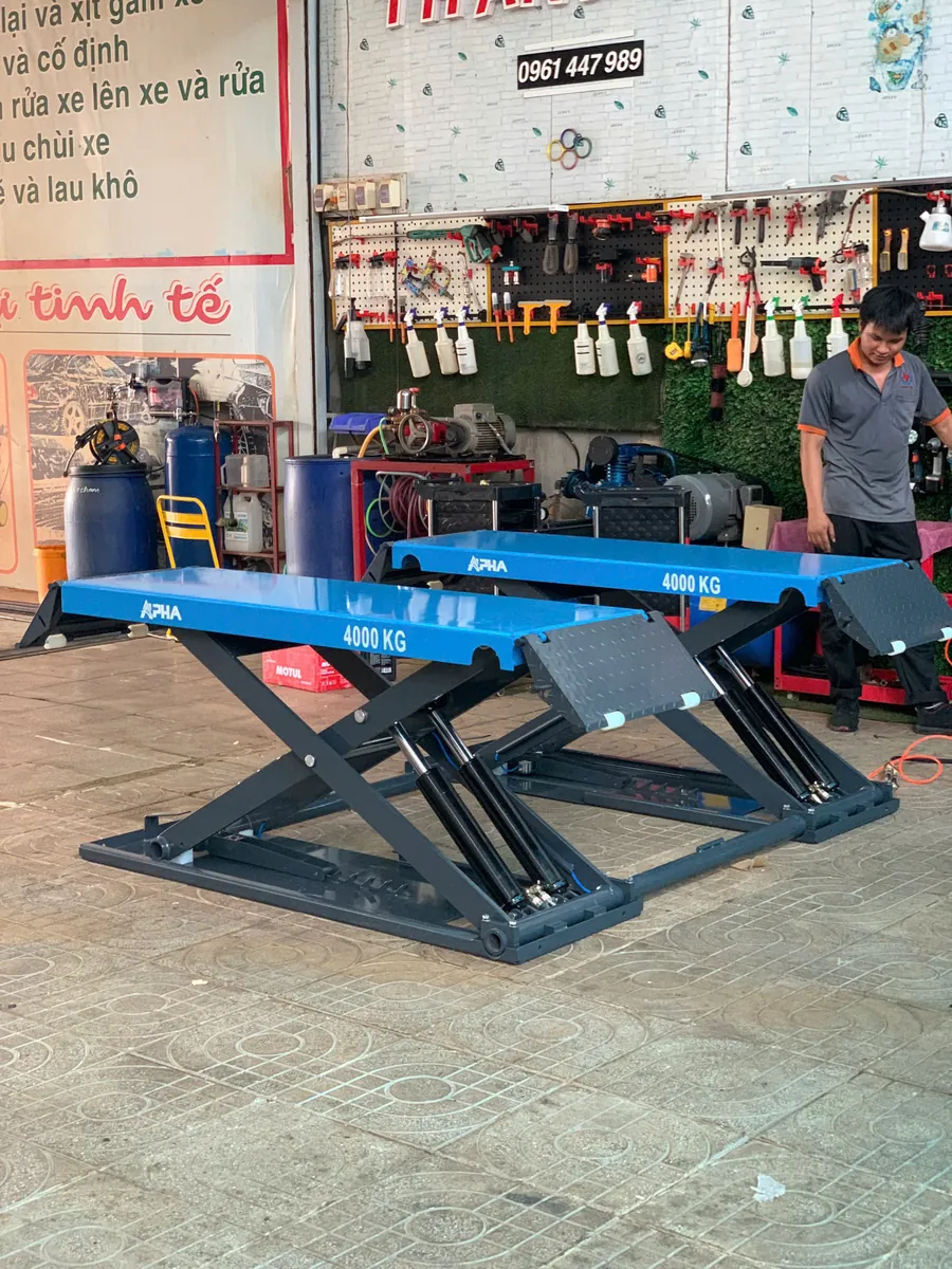 Bàn giao cầu nâng ALPHA AL-4XD Lộc Phát tại Thành Nhi Auto