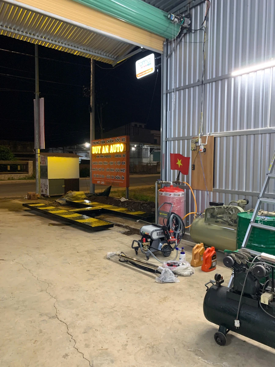 Cầu nâng 1 trụ rửa xe cho tiệm chăm sóc xe