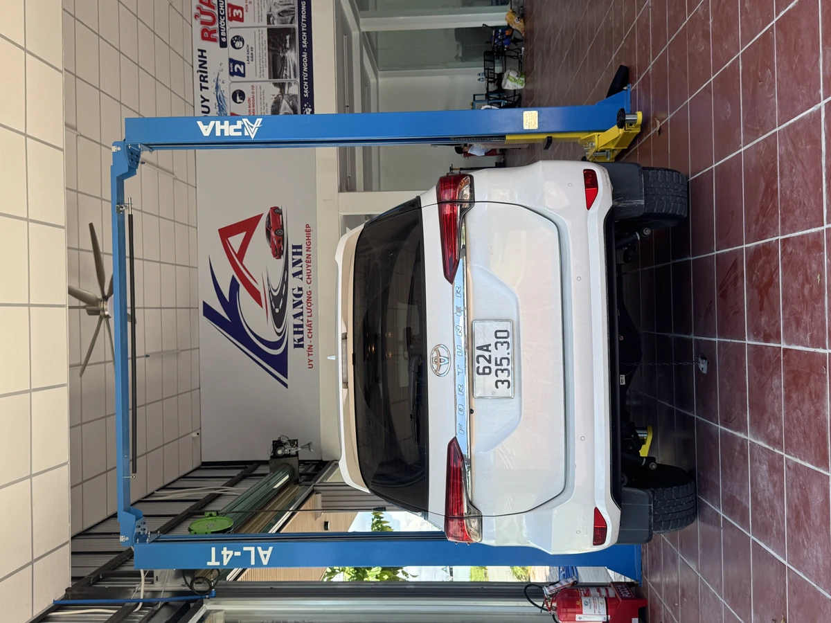 Cầu nâng 2 trụ ALPHA AL-4T tại Khang Anh Auto Workshop