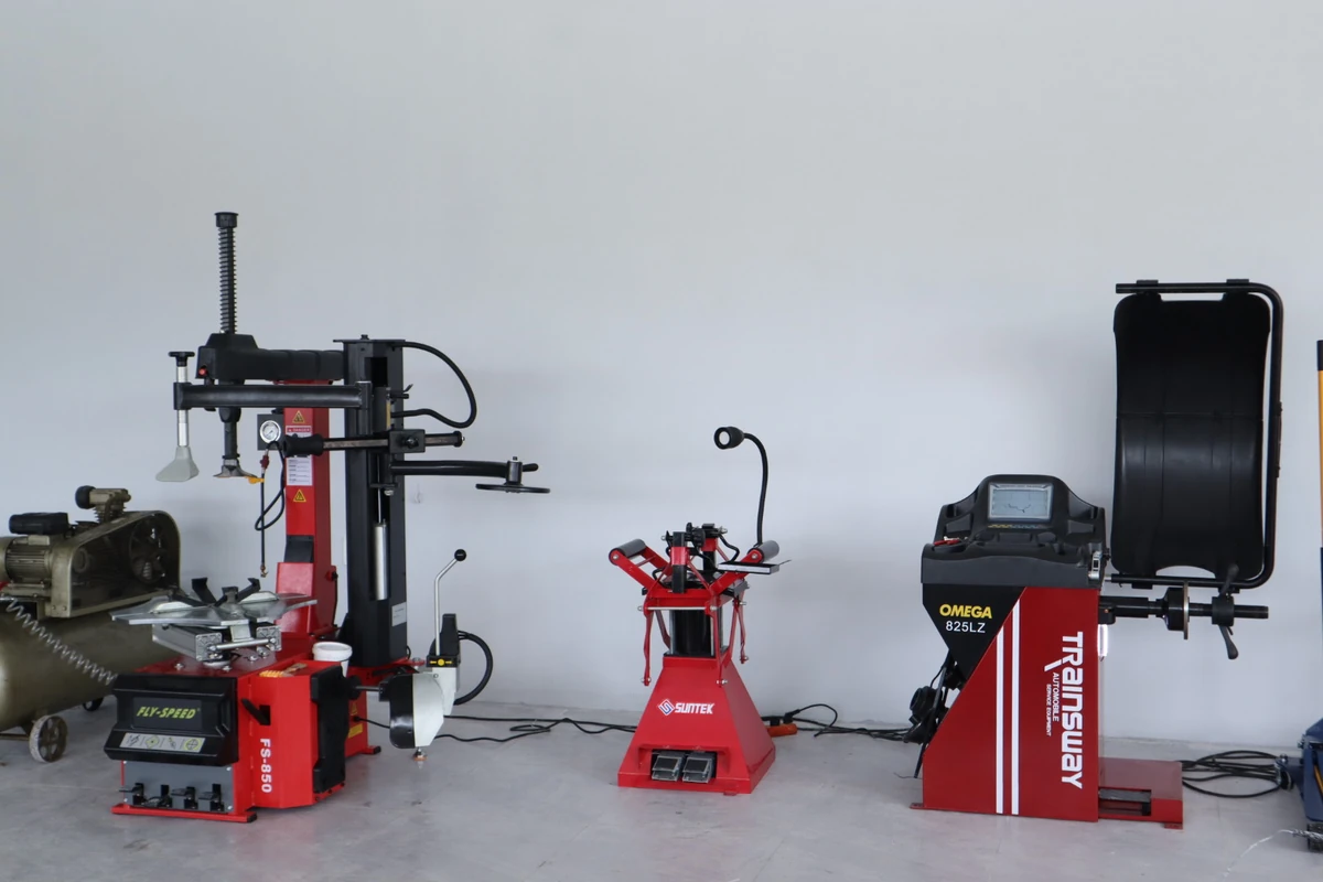 Tổng hợp thiết bị garage Lộc Phát đã bàn giao cho Xe Nhanh Việt Nam