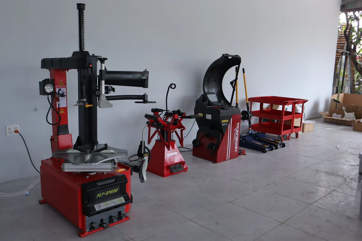 Toàn cảnh bàn giao thiết bị Lộc Phát cho Xe Nhanh Việt Nam