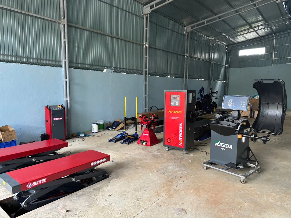 đồng hành lắp đặt vận hành garage chính hãng tại garage