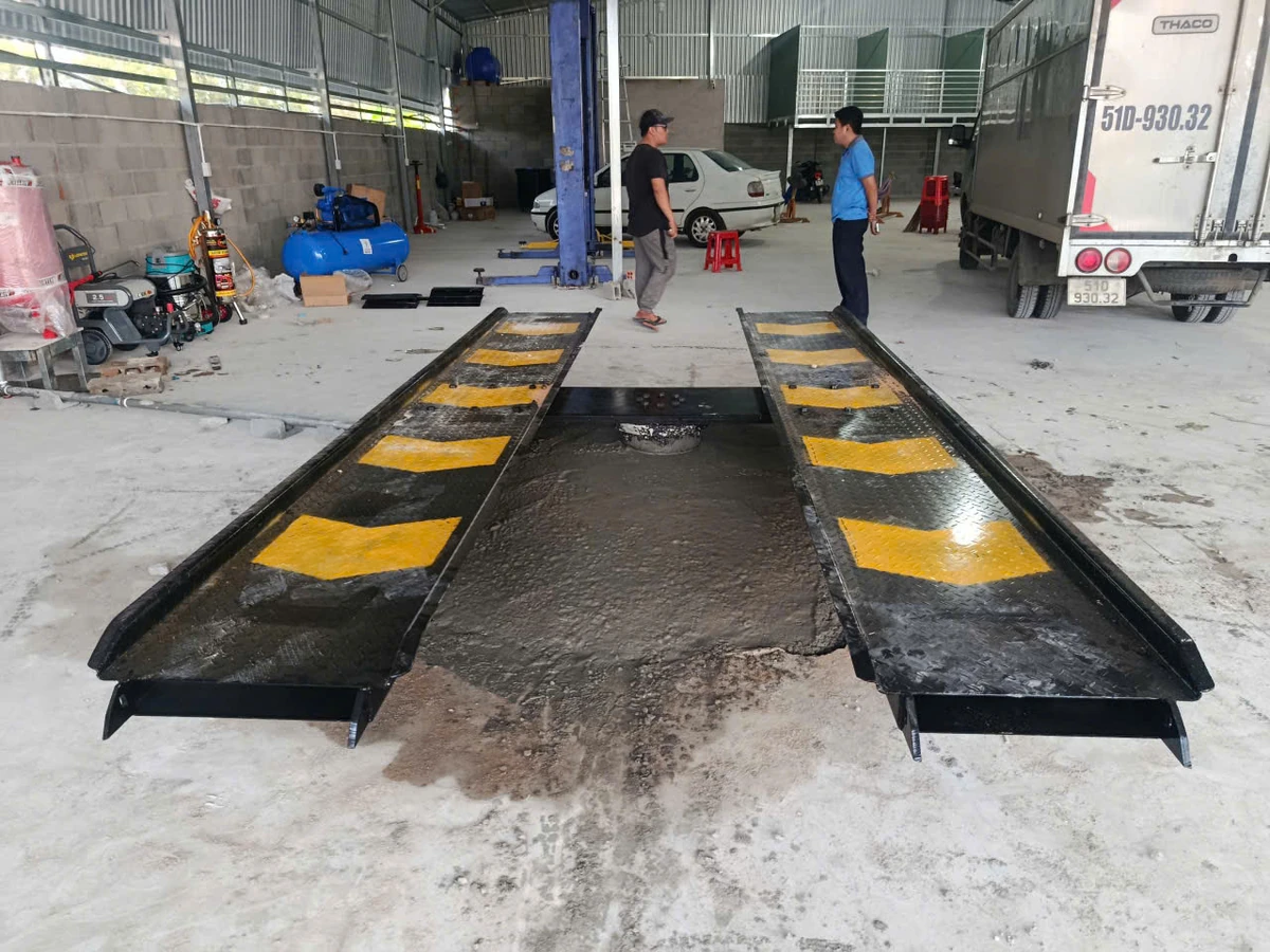 Đóng gói cầu nâng ô tô chuẩn bị giao hàng