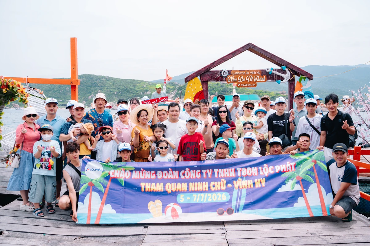 Tập thể Công ty Thiết Bị Lộc Phát trong hoạt động nội bộ