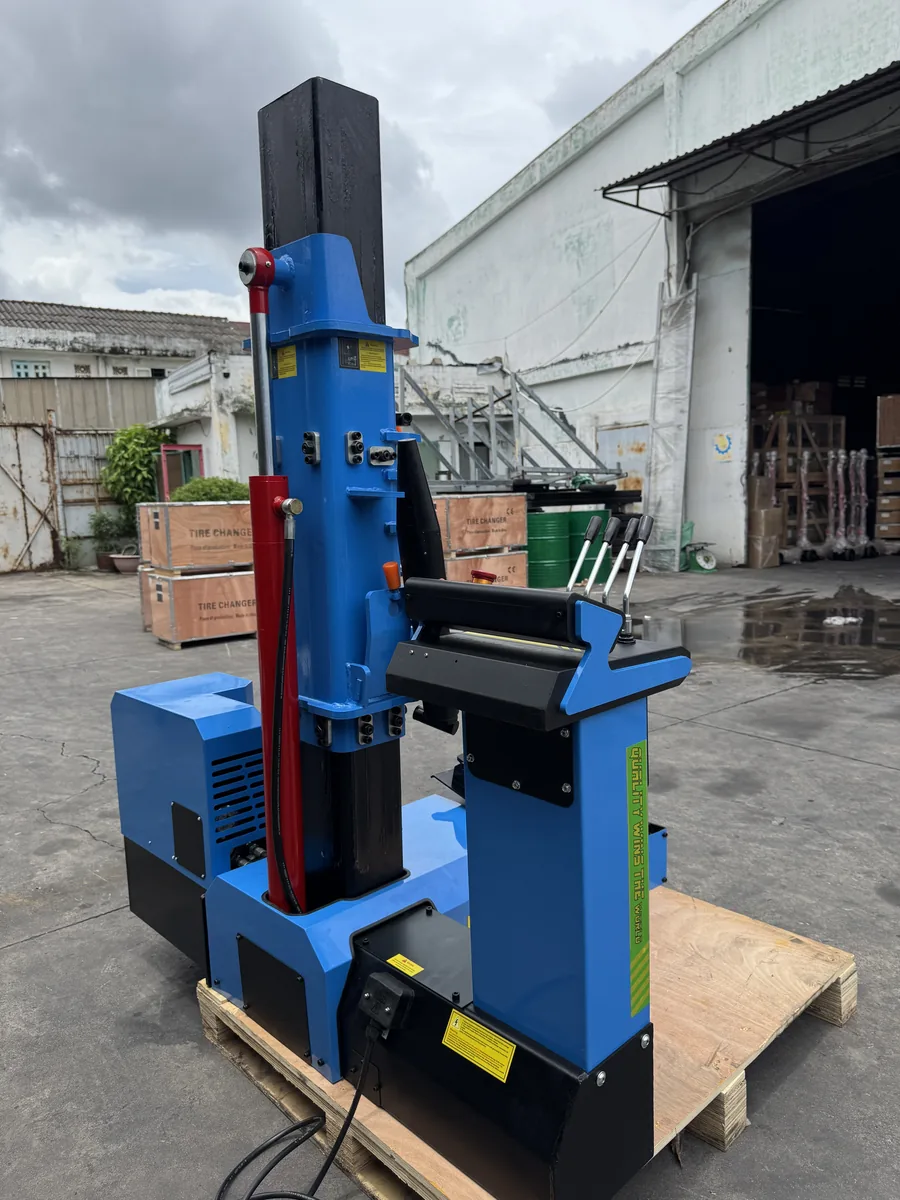 Máy tháo lắp lốp xe tải Alpha AL-1300 All-New 2026 chính hãng, chuyên dụng cho gara.