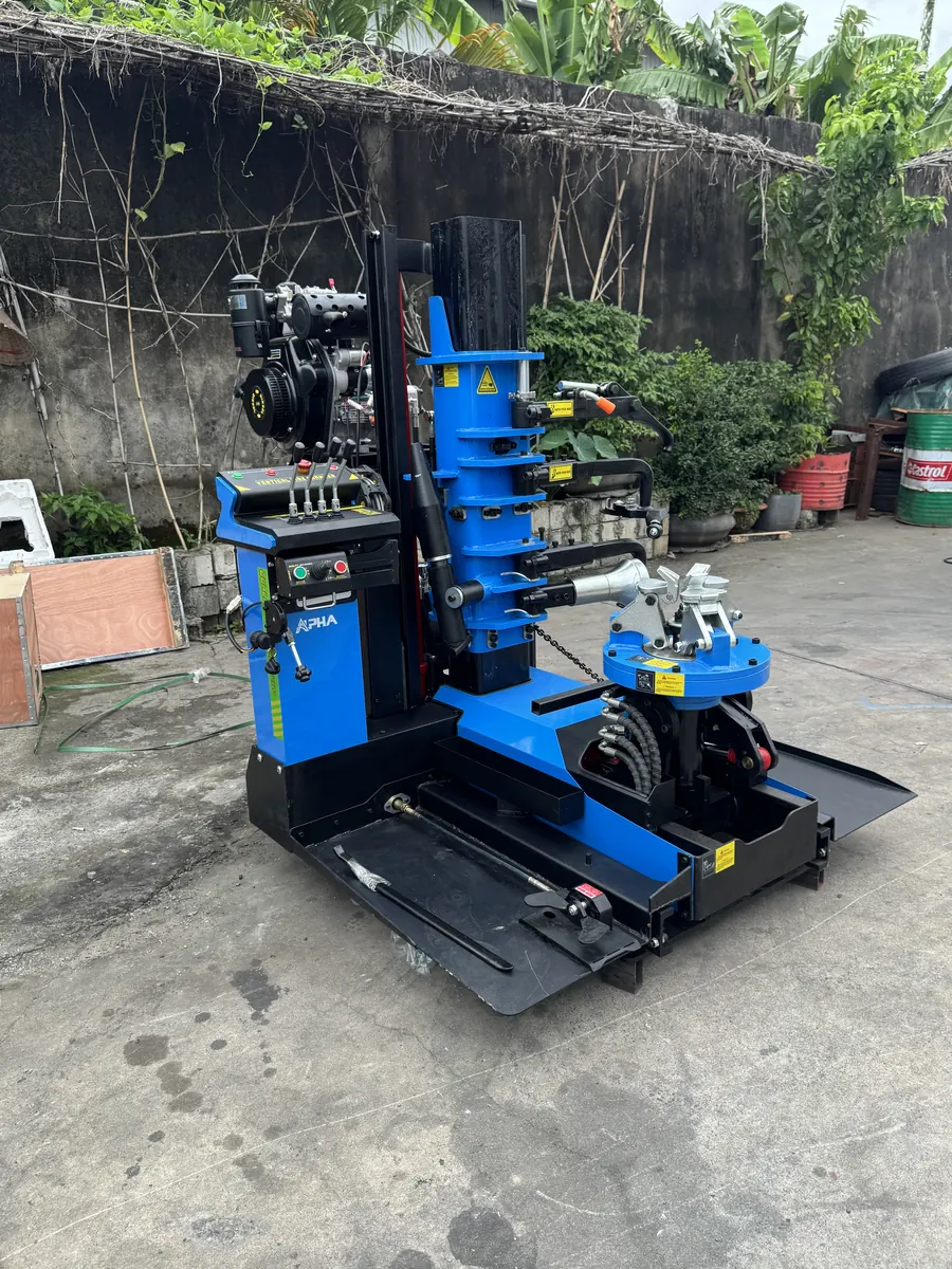 Máy tháo lốp xe tải Alpha AL-1300-SDL2 đa năng lắp trên xe lưu động, công suất 4kW.