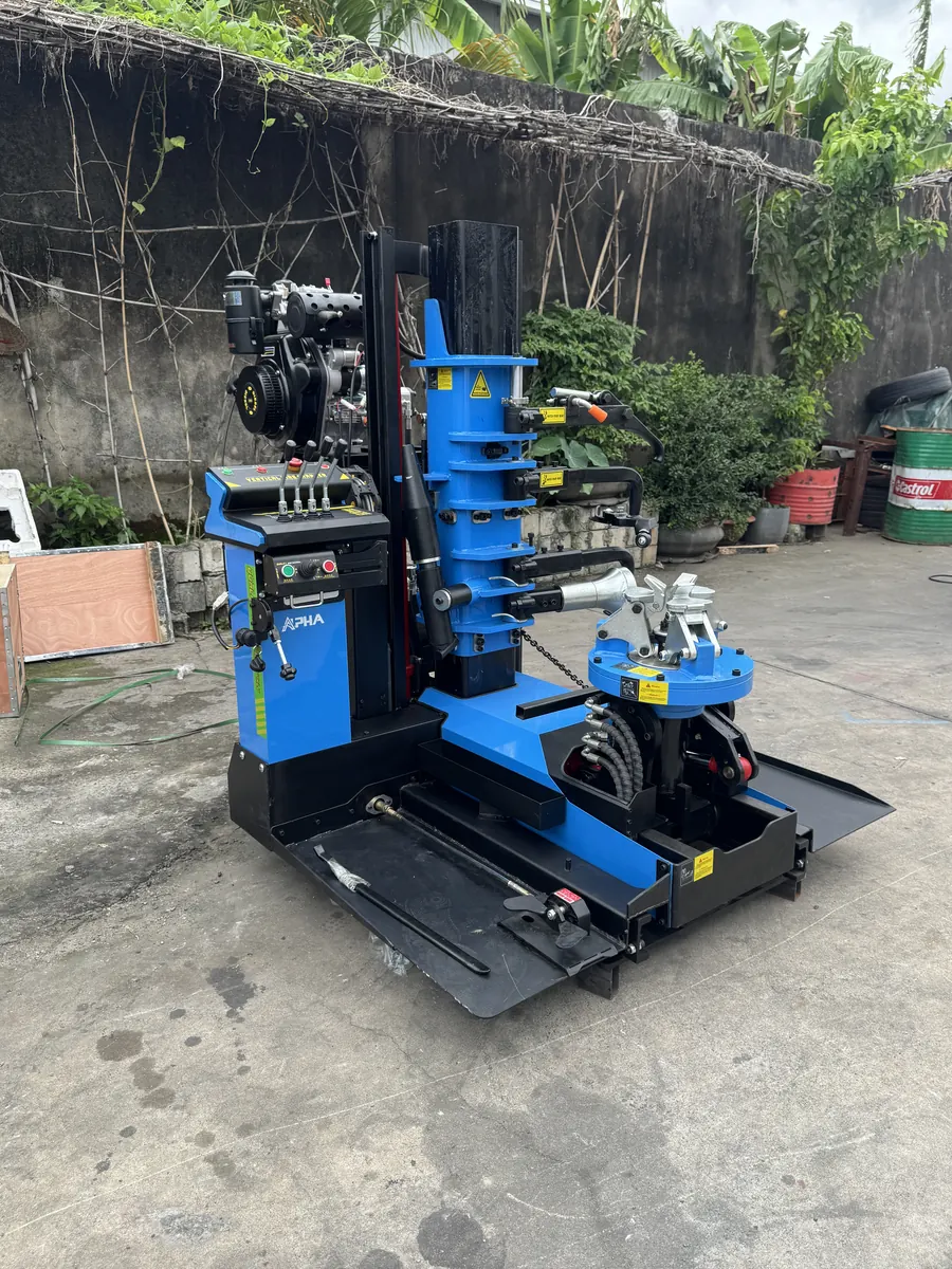 Máy tháo lốp xe tải Alpha AL-1300-SDL2 đa năng lắp trên xe lưu động, hiệu Alpha chính hãng.