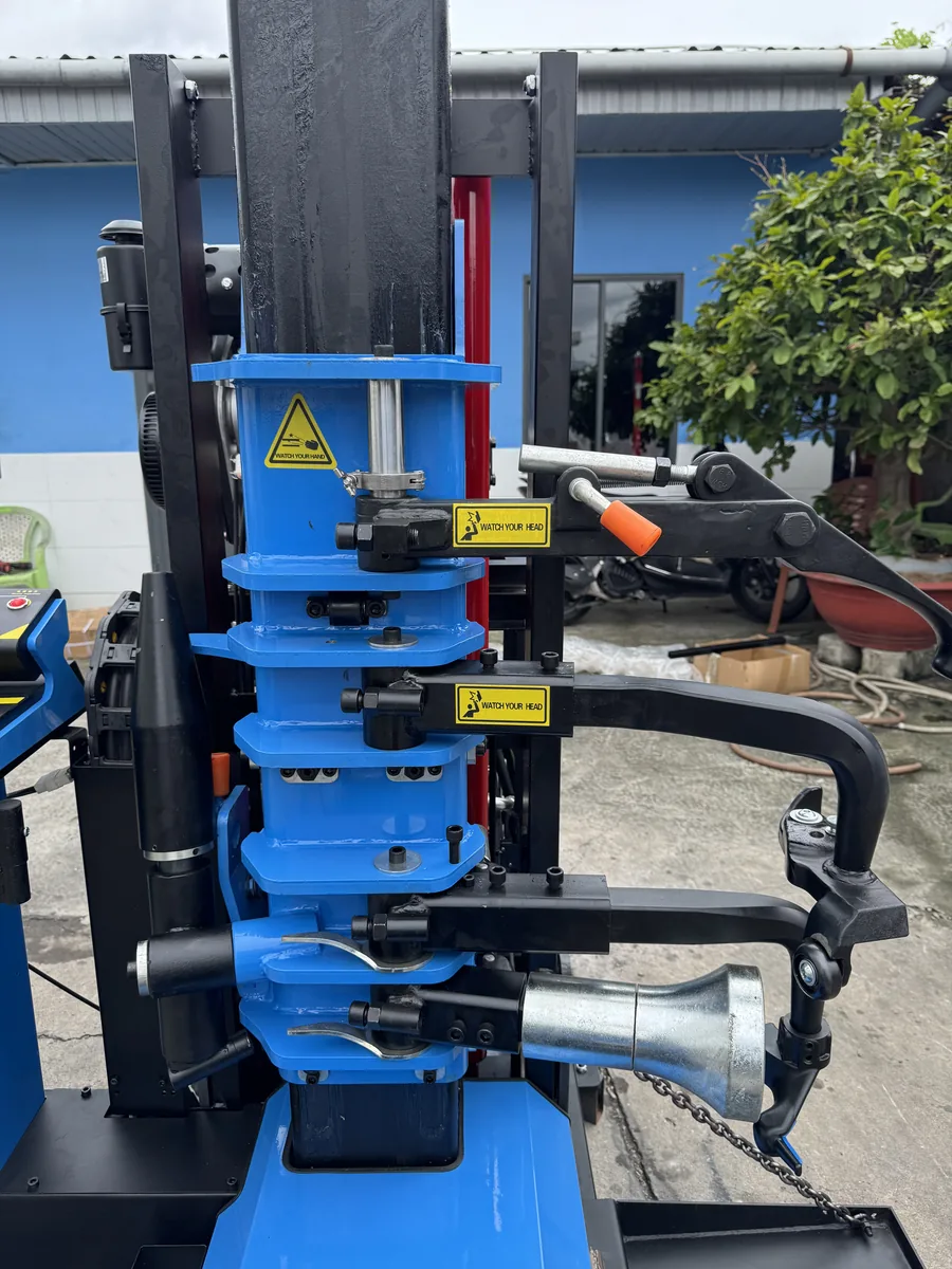 Cụm tay công tác máy tháo lắp lốp xe tải Alpha AL-1300-SDL2