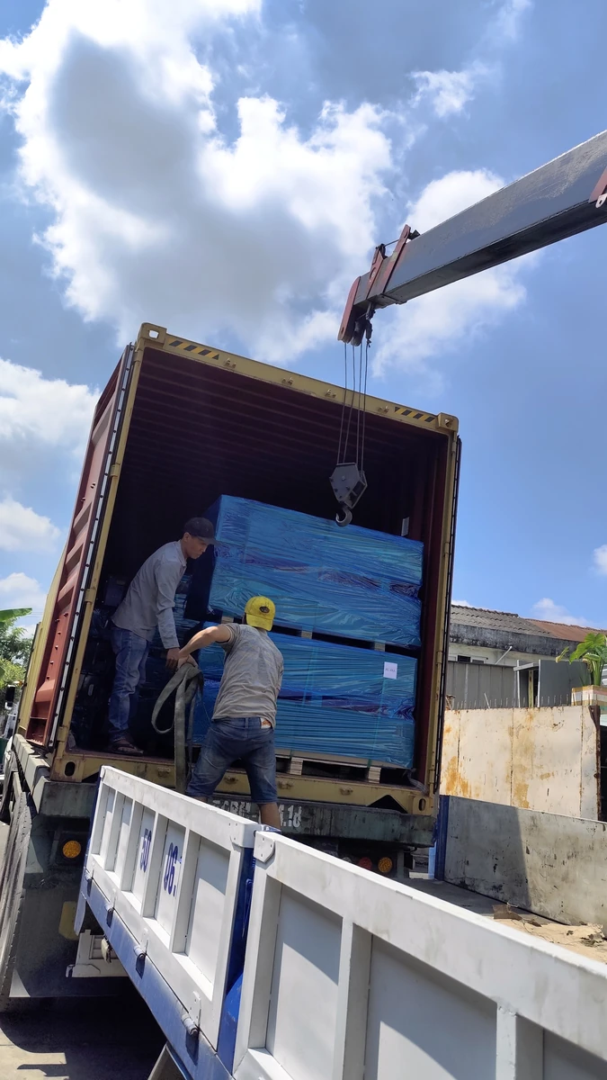 Xếp dỡ lắp đặt cầu nâng ô tô Lộc Phát – báo giá cầu nâng ô tô chính hãng Thiết Bị G7