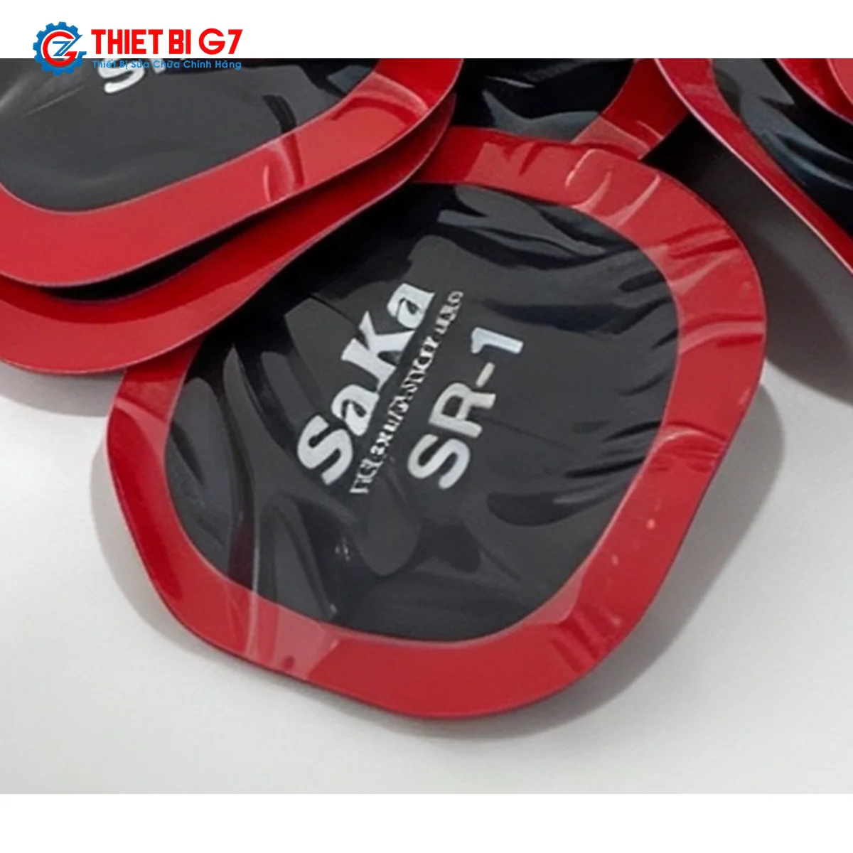 Chi tiết miếng vá vuông bo góc SAKA-TECH SR-1 kích thước 45mm Chi tiết miếng vá vuông bo góc SAKA-TECH SR-1 kích thước 45mm viền đỏ mép vát siêu mỏng chống bong mí