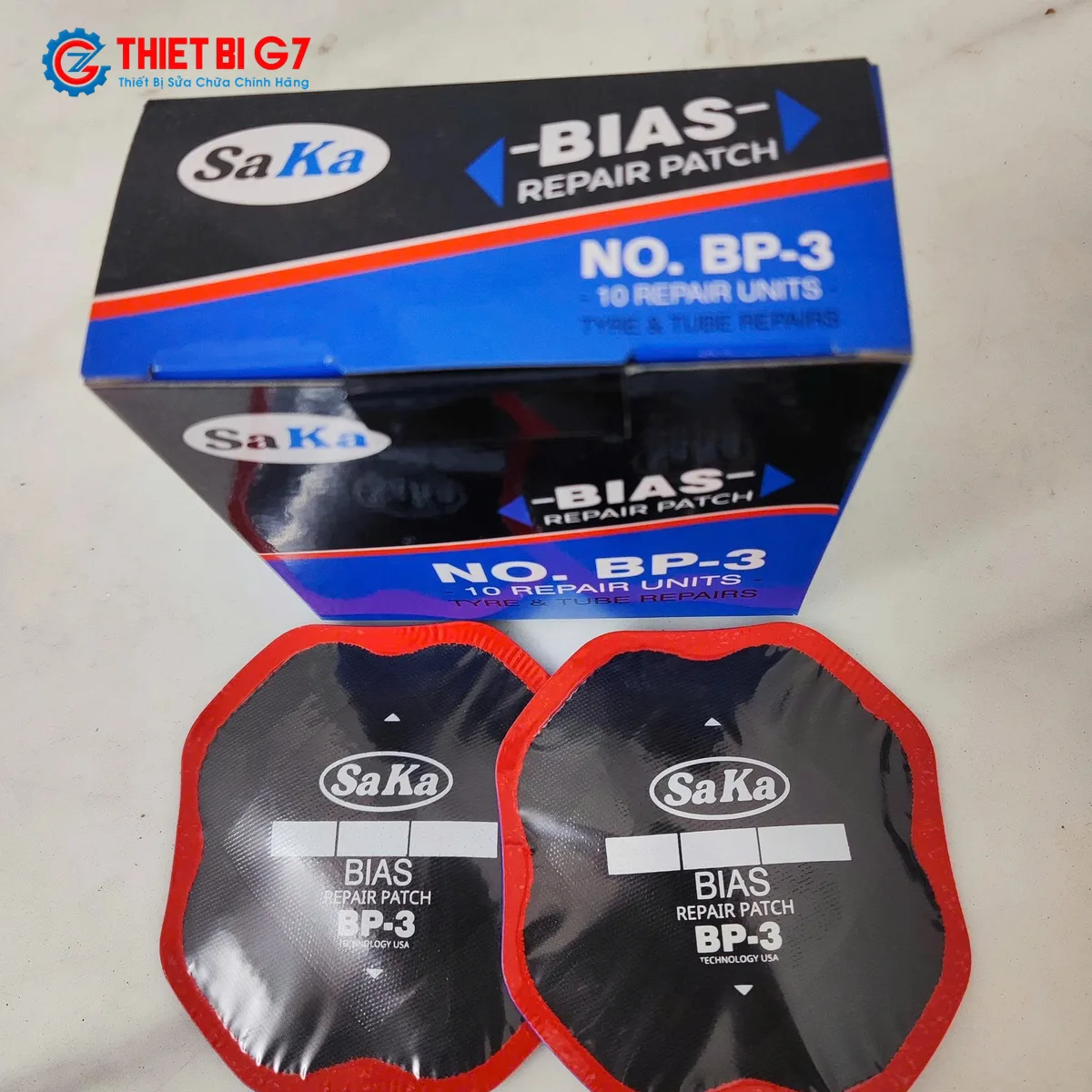 Chi tiết hộp và miếng vá lốp bố chéo SAKA-TECH BP-3 100x100mm thực tế Chi tiết hộp và miếng vá lốp bố chéo SAKA-TECH BP-3 100x100mm viền đỏ bo góc